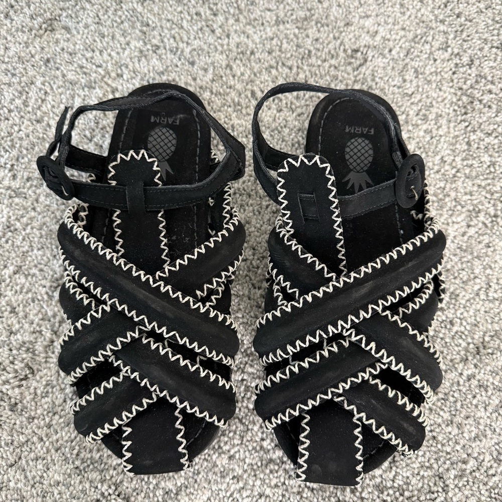 Farm Rio Black Zigzag Stitch Strappy Flat Sandals Vegan Leather Women’s US 7.5